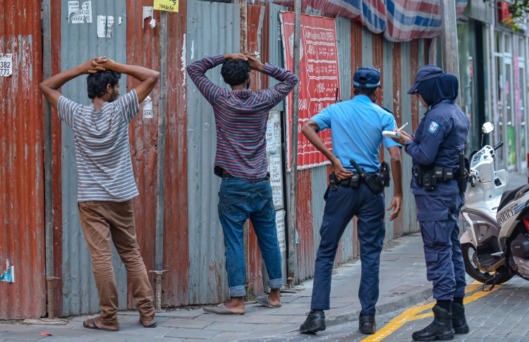 ކާފިއުގެ ވަގުތު ބޭރުގައި އުޅުނު މީހުން އިތުރުވެއްޖެ!