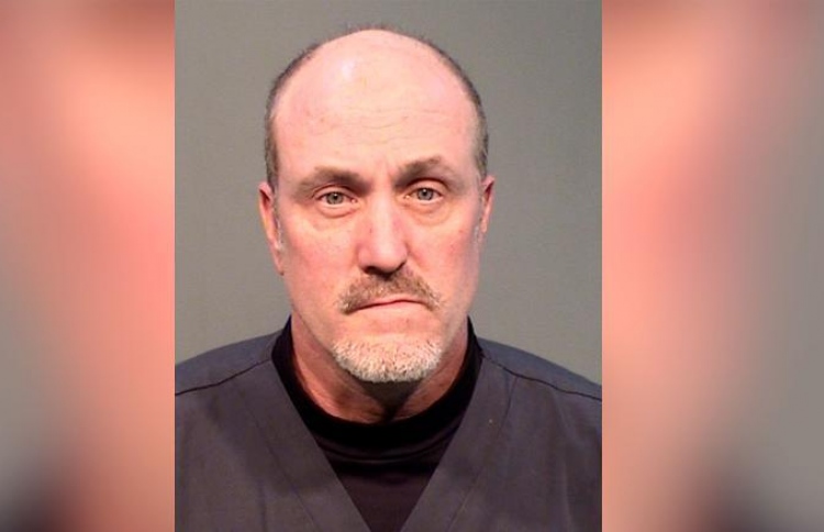 މާސްކާއި ސެނިޓައިޒާ ވަގަށް ނެގި މުވައްޒަފަކު ޖަލަށް