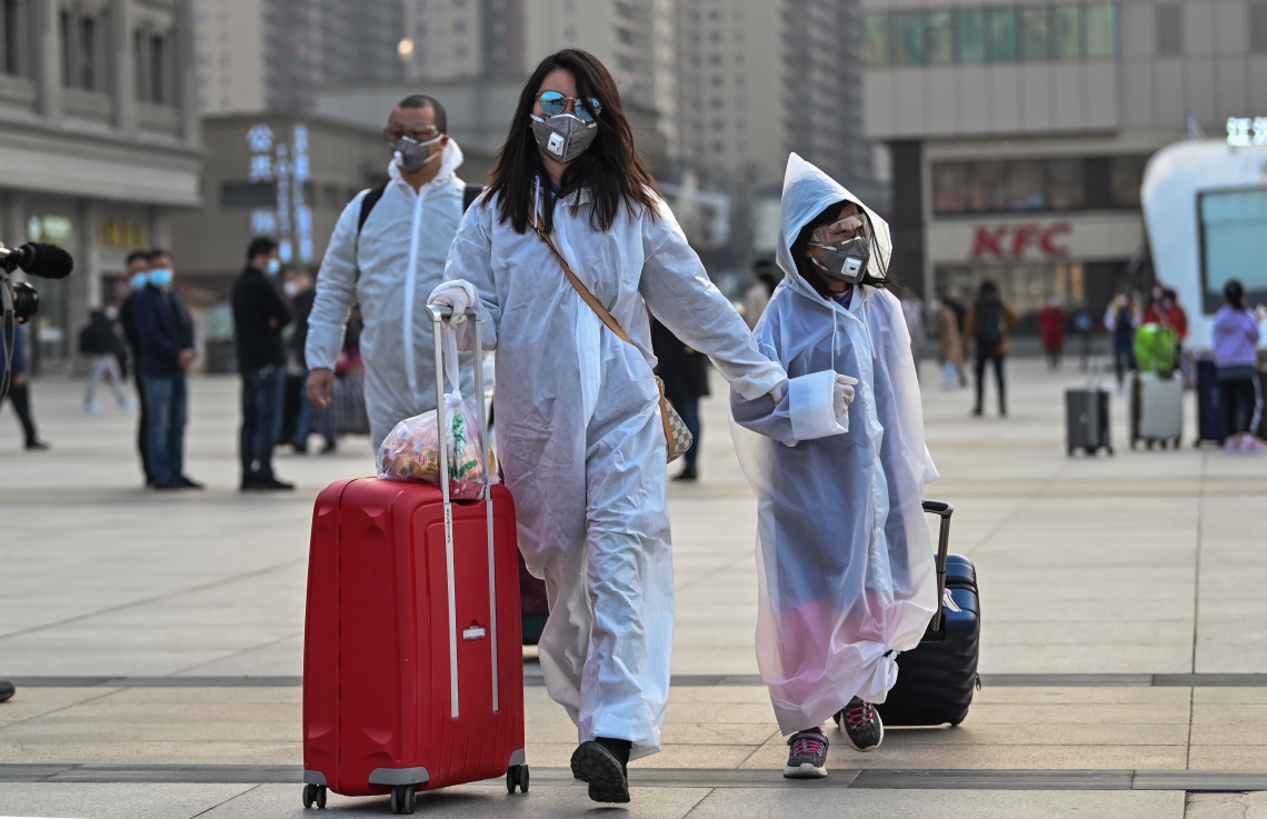 އެޕްރީލް 8، 2020: ވޫހާން - ދެމަހަށް ފަހު ވޫހާން ހުޅުވާލުމުން އެ ސިޓީގެ ހަންކޫ ރޭލް ސްޓޭޝަނަށް ބަޔަކު ދަނީ. --ފޮޓޯ:އޭއެފްޕީ