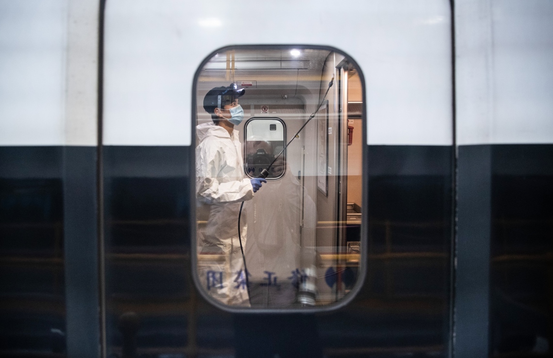 އެޕްރީލް 8، 2020: ވޫހާން - ދެ މަހަށް ފަހު ވޫހާން ސިޓީ ހުޅުވާލުމާ އެކު ބުލެޓް ޓްރޭނެއް ޑިސްއިންފެކްޓް ކުރަނީ. --ފޮޓޯ:އޭއެފްޕީ