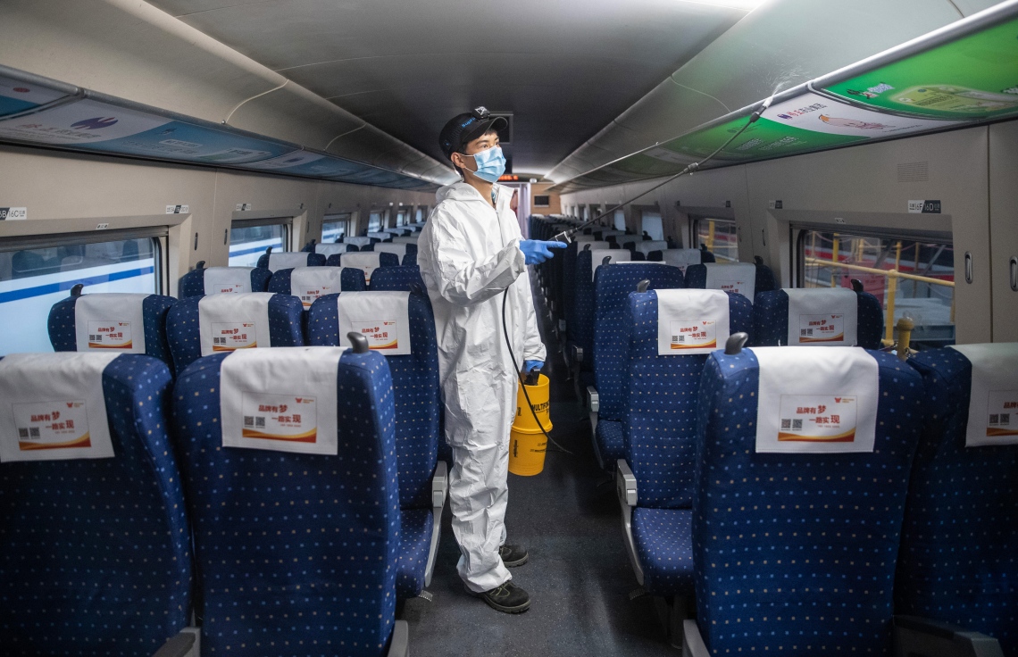 އެޕްރީލް 8، 2020: ވޫހާން - ދެ މަހަށް ފަހު ވޫހާން ސިޓީ ހުޅުވާލުމާ އެކު ބުލެޓް ޓްރޭނެއް ޑިސްއިންފެކްޓް ކުރަނީ. --ފޮޓޯ:އޭއެފްޕީ