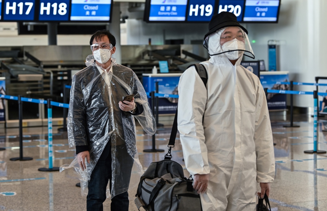 އެޕްރީލް 8، 2020: ވޫހާން - ދެމަހަށް ފަހު ވޫހާން ހުޅުވާލުމުން އެ ސިޓީގެ ރޭލް ސްޓޭޝަނަށް ބަޔަކު ދަނީ. --ފޮޓޯ:އޭއެފްޕީ