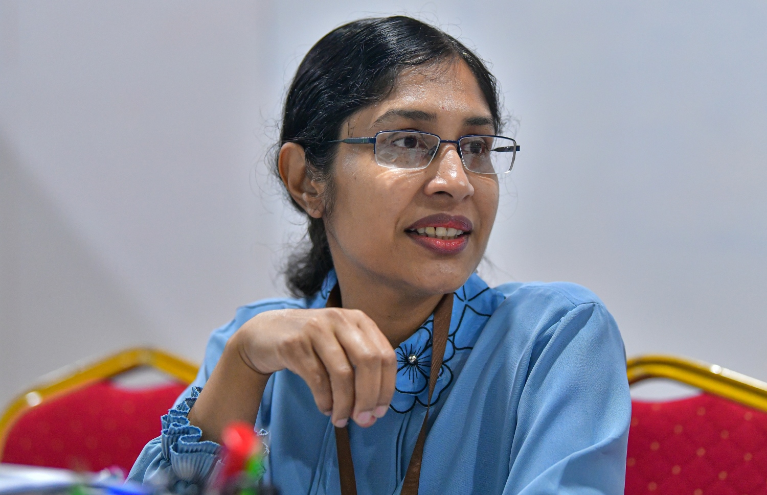 ޑރ. ނަޒްލާ "މިހާރު"އާ ވާހަކަ ދައްކަވަނީ. --ފޮޓޯ: އަހްމަދު އައުޝަން/މިހާރު