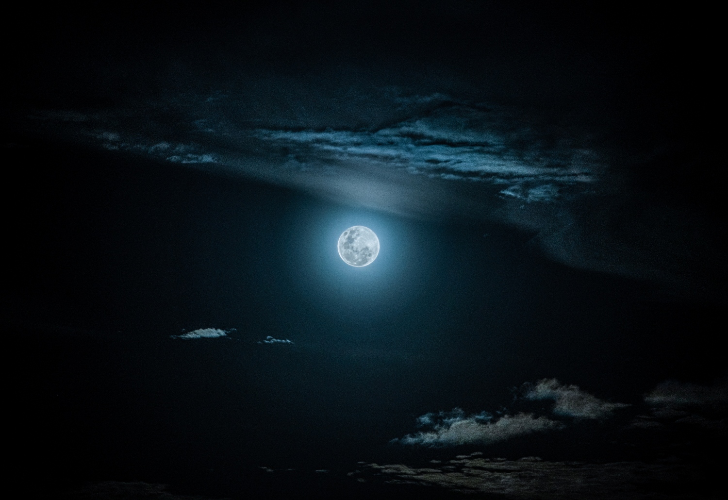 ރޭގައި ފެނުނު ސުޕަމޫން.-- ފޮޓޯ: މުހައްމަދު ތަލްއަތު