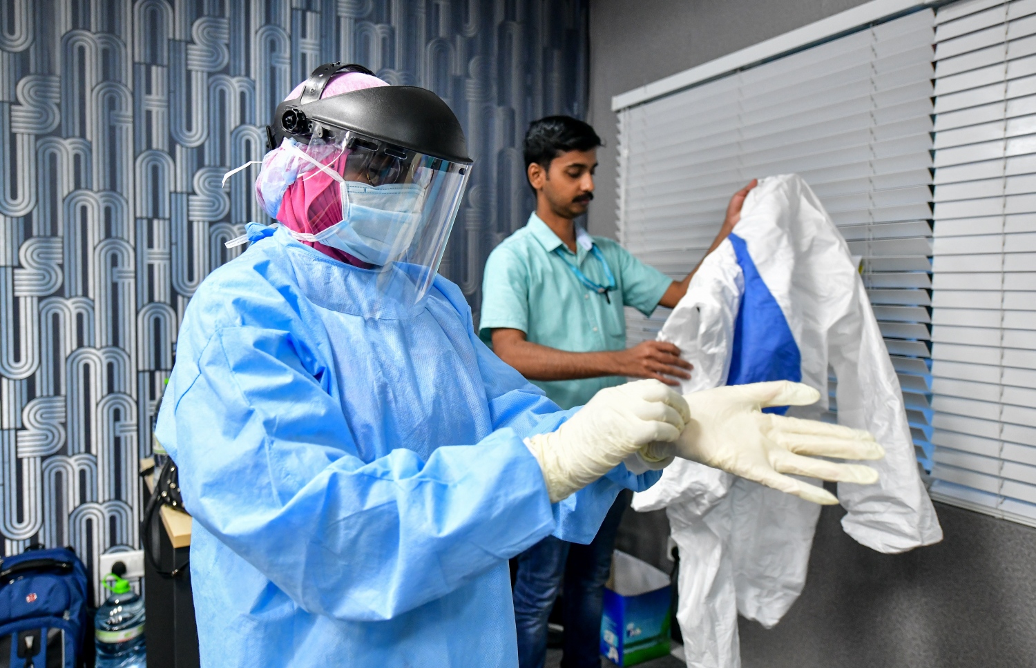 އައިޖީއެމްއެޗުގެ މުވައްޒަފުންތަކަކަށް ކްރިޓިކަލް ކެއާގެ ތަމްރީނުތަކުގައި -- ފޮޓޯ: ނިޝާން އަލީ/މިހާރު