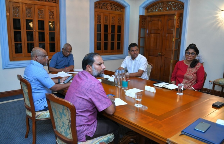 މުހިންމު މަސައްކަތްކުރަން ސަރުކާރު އޮފީސްތައް ހުޅުވަނީ