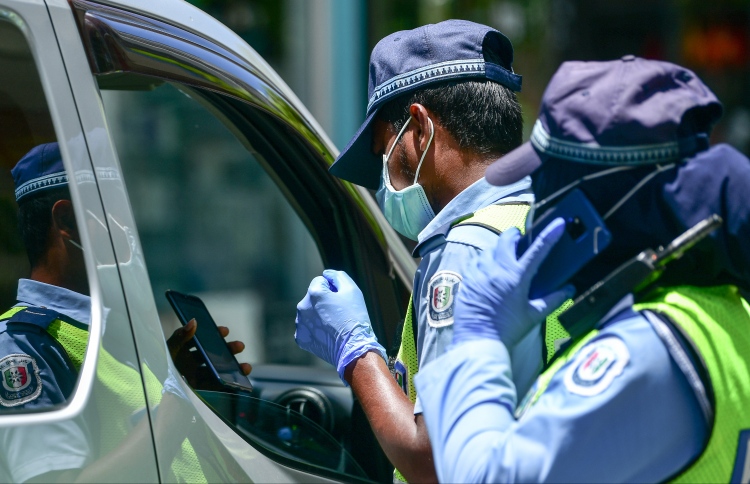 ލޮކްޑައުން ހަރުކަށިކޮށް މުދާ ވިއްކުން މަޑުޖައްސާލައިފި