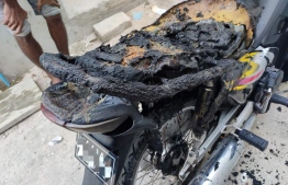 The burnt cycle belonging to the skipper of a speedboat aboard which Police arrested a Maldivian man in connection with drug peddling. PHOTO/POLICE