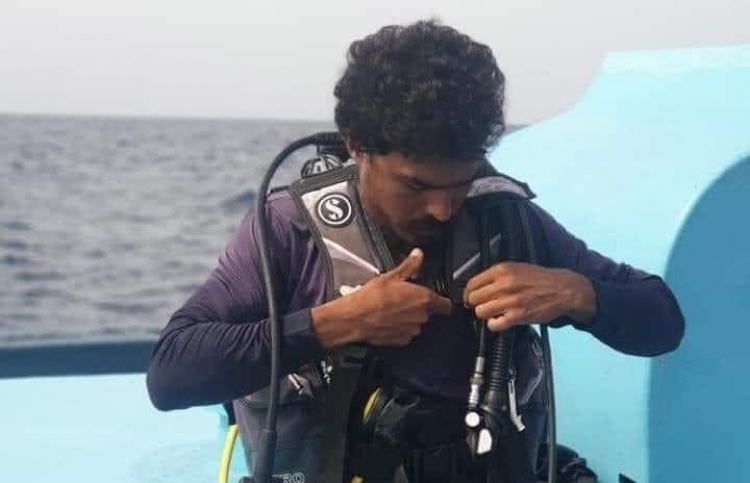 އެން ހިފަން ފީނި ޒުވާނާ މަރުވެފައި އޮއްވައި ފެނިއްޖެ