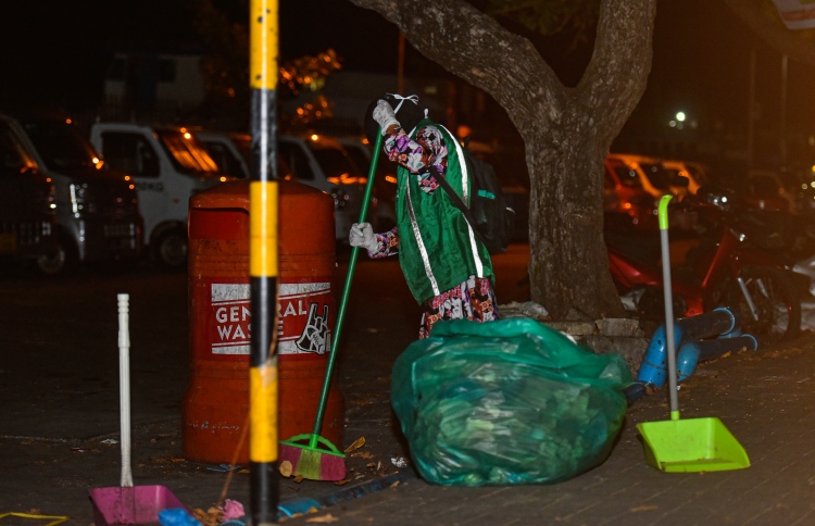 ވިޔަފާރިކުރާ ތަންތަނުން ކުނި ނަގާ ވަގުތު އަވަސްކޮށްފި