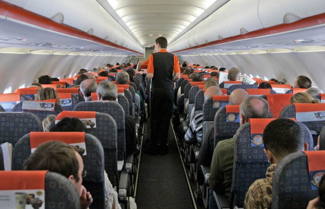 އީޒީ ޖެޓްގައި މެދު ސީޓް ދެން ބަހައްޓާނީ ހުސްކޮށް