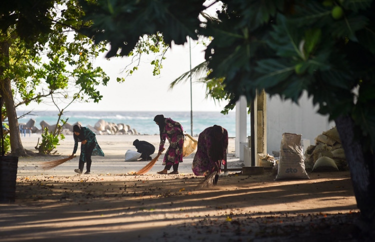 ހަމަހަމަކަމާއި ހައްގުތަކާ ދެކޮޅަށް ހަރުކަށި ފިކުރު