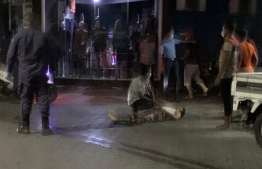 An individual helping to transport a Bangladesh citizen found collapsed on the road to the hospital. PHOTO: MIHAARU FILES