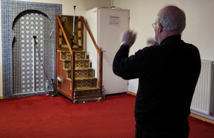 ފްރާންސްގައި މިސްކިތްތަކުގެ ހުރުމަތް ކެނޑުން އާންމުވަނީ