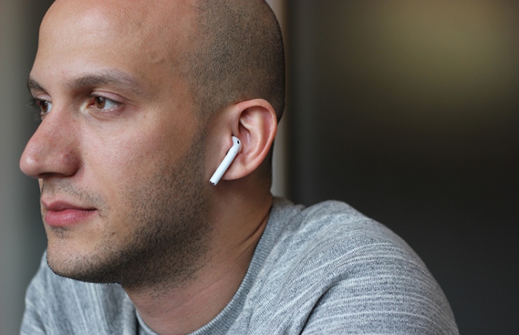 އަބަދު ހެޑްފޯން އަޅައިގެން ނޫޅޭތި