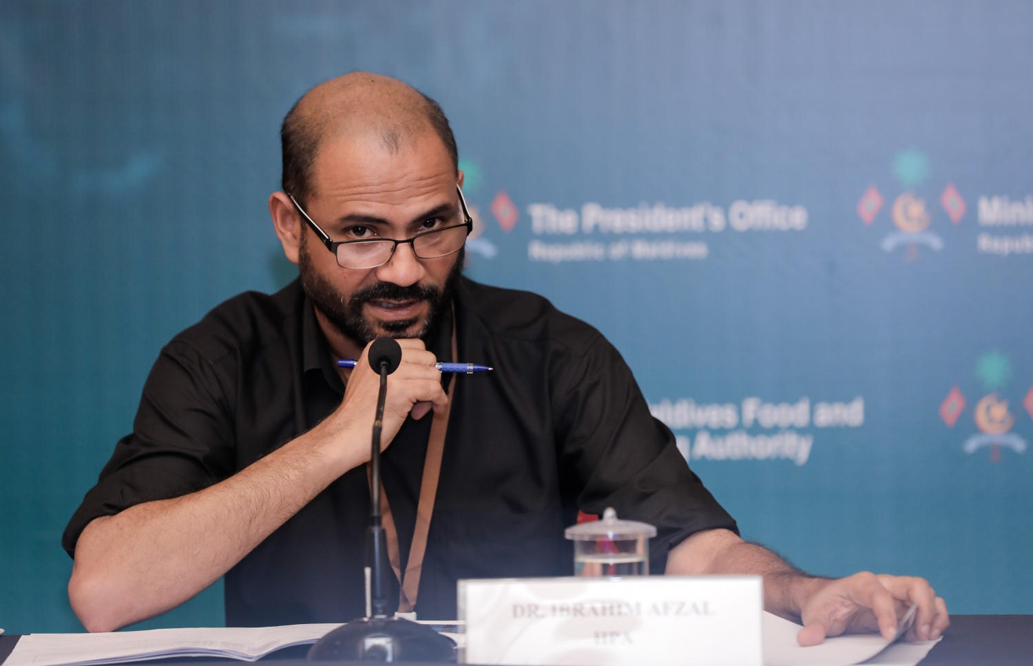 މިރޭގެ މީޑިއާ ބްރީފިންގައި ޑރ. އަފްޒަލް ވާހަކަ ދައްކަވަނީ.