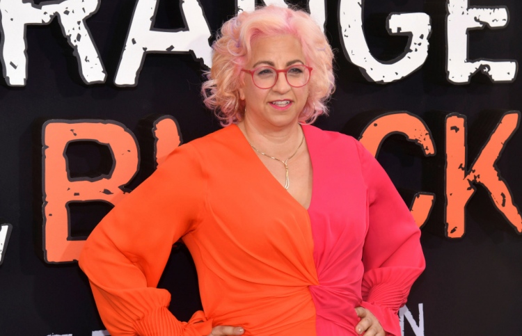 "ސޯޝަލް ޑިންސްޓެންސް" ނެޓްފްލިކްސް އަށް