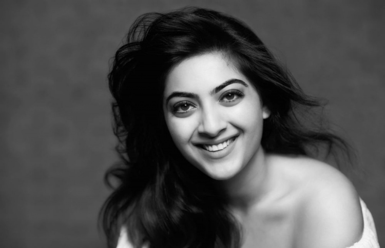 އާމިރު ޚާންގެ އާއިލާ އިން ބޮލީވުޑަށް އާ މޫނެއް