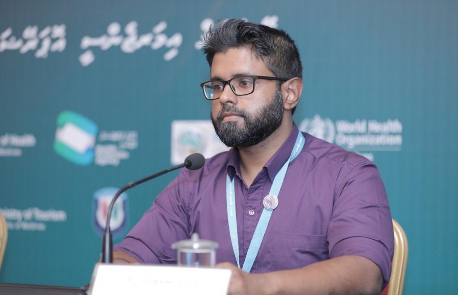 ހެލްތު އިމަޖެންސީ އޮޕަރޭޝަން ސެންޓަރު (އެޗްއީއޯސީ) އިން ބޭއްވި ނޫސްވެރިންގެ ބައްދަލުވުމެއްގައި ޑރ.މުހައްމަދު އަލީ ވާހަކަދައްކަވަނީ.-- ފޮޓޯ: އެޗްއީއޯސީ