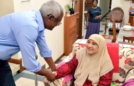 President Ibrahim Mohamed Solih (L) meets Ameena Mohamed, the daughter of Maldives' first president, Mohamed Amin Didi: she passed away at the age of 85 on May 6, 2020. 