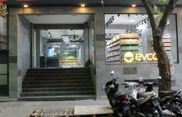 އެވްކޯ: ރެއިންބޯގެ ސުޕަމާޓެއް، ޑެލިވަރީ ވެސް ކޮށްދޭ