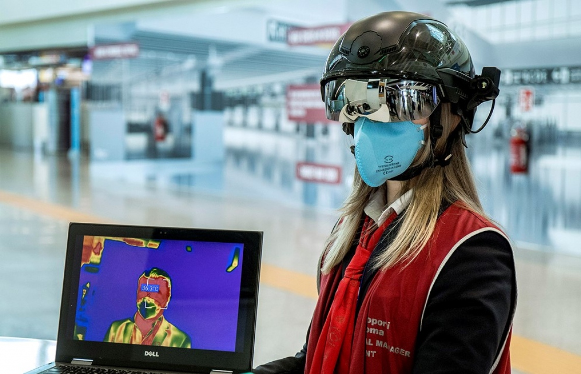 ފުރާ މީހުން ސްކޭންކުރަން "ސްމާޓް ހެލްމެޓް"