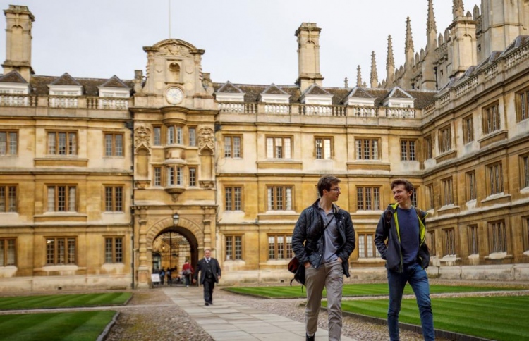 ކެމްބްރިޖްގެ ކިޔެވުން އަހަރު ވަންދެން އޮންލައިންކޮށް