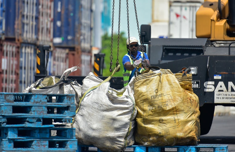 އިމްޕޯޓާއި އެކްސްޕޯޓުން ލިބުނު އާމްދަނީ ދަށަށް