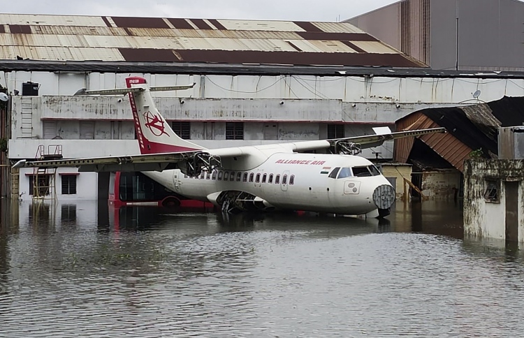 ބާރުގަދަ ތޫފާން އަމްފާން: ކަލްކަތާ ސުންނާފަތިކޮށްލައިފި