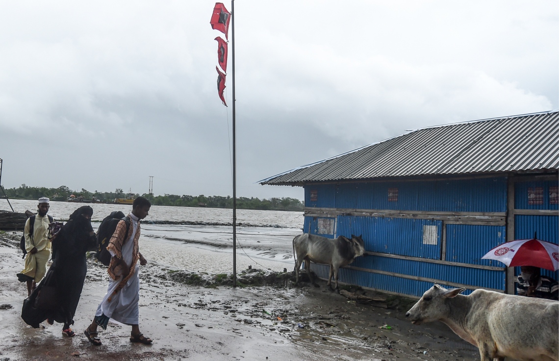 ކަލްކަތާ - މެއި 21، 2020: ތޫފާން އަމްފާންގެ ސަބަބުން ކަލްކަތާގައި ފެންބޮޑުވެފައި. --ފޮޓޯ:އޭއެފްޕީ