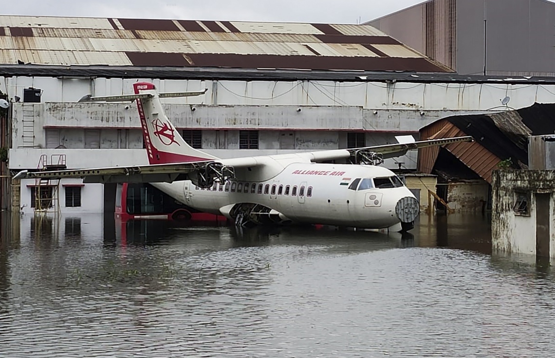 ކަލްކަތާ - މެއި 21، 2020: ތޫފާން އަމްފާންގައި ކަލްކަތާގެ އެއާޕޯޓުގައި ފެންބޮޑުވެފައި. --ފޮޓޯ:އޭއެފްޕީ