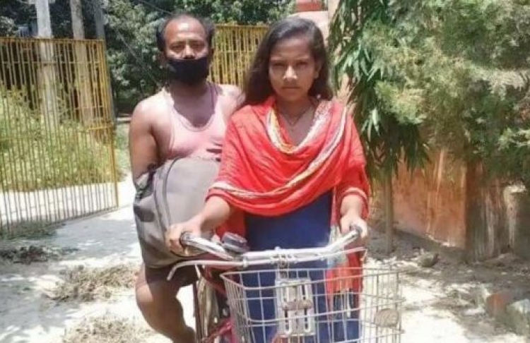 ބައްޕަ ގޮވައިގެން ކުރި ބައިސްކަލު ދަތުރުން ރަނުގެ ފުރުސަތެއް