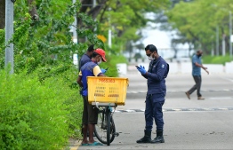 A police officer questioning a pedestrian in Hulhumale during the lockdown. PHOTO: NISHAN ALI/ MIHAARU
