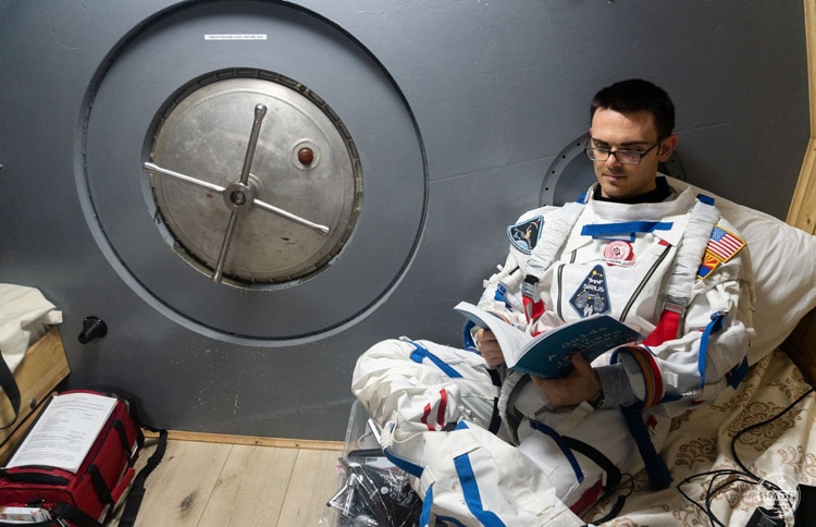 ނާސާ އިން މުސާރަދޭ ގޮތަށް، މާސް އަށް ފޭކް ދަރުތެއް