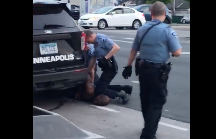 ޕެރަމެޑިކް ދިޔައިރު ފްލޮއިޑުގެ ވިންދެއް ނެތް