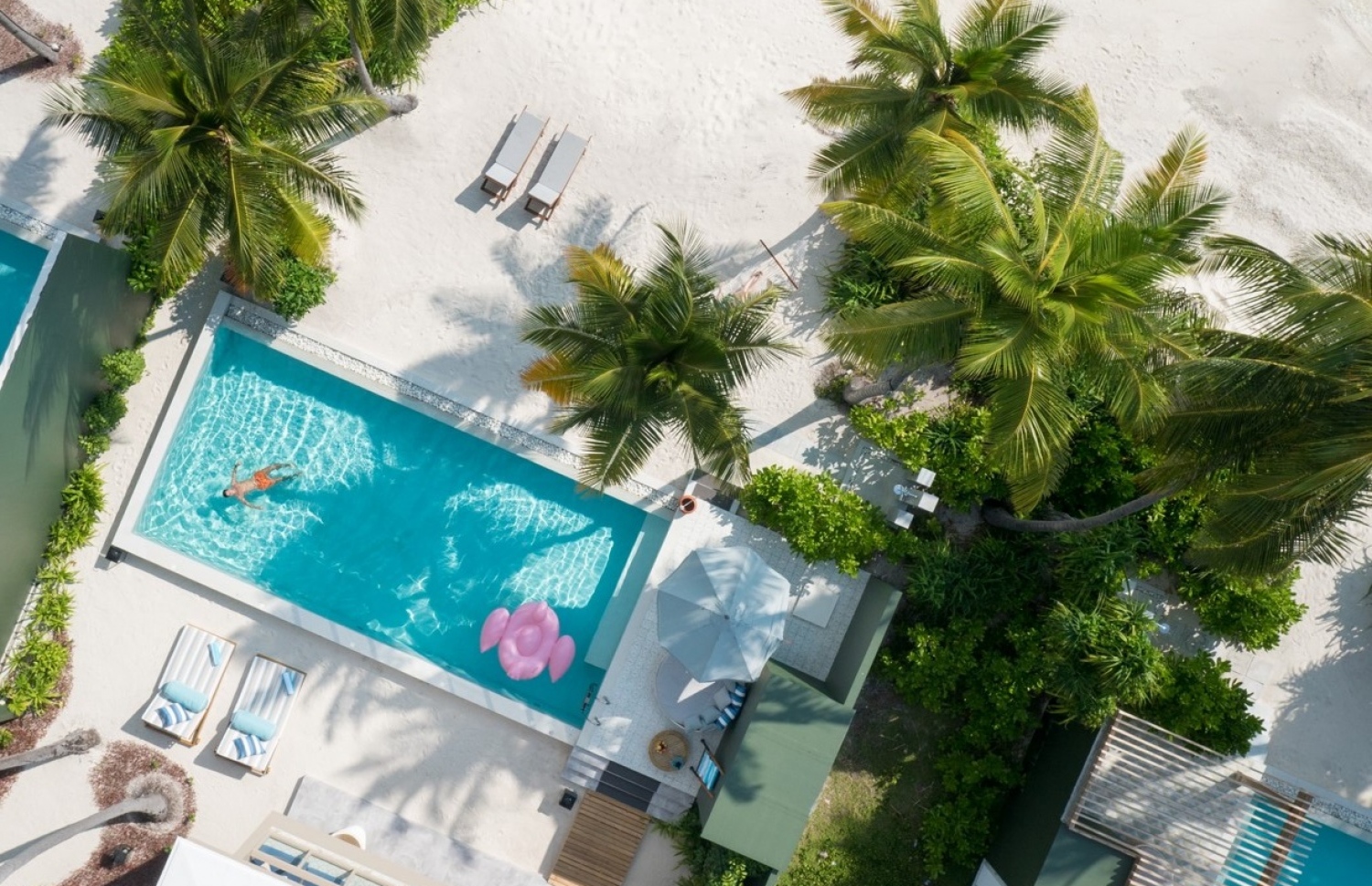 އަމިއްލަ ފުށިން ވިއްކާ ވިލާއެއްގެ ޕޫލް އޭރިއާ-- ފޮޓޯ: އަމިއްލަ ފުށި