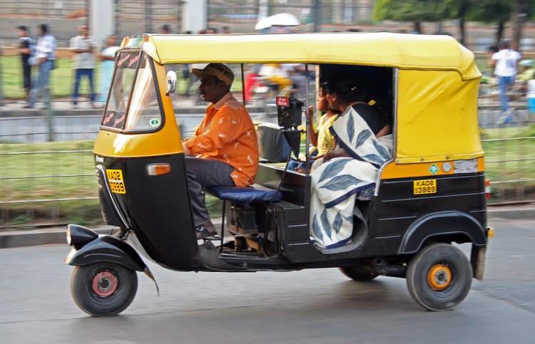 އަތް ދޮންނަން އޮޓޯގައި ފެން އިސްކުރެއް