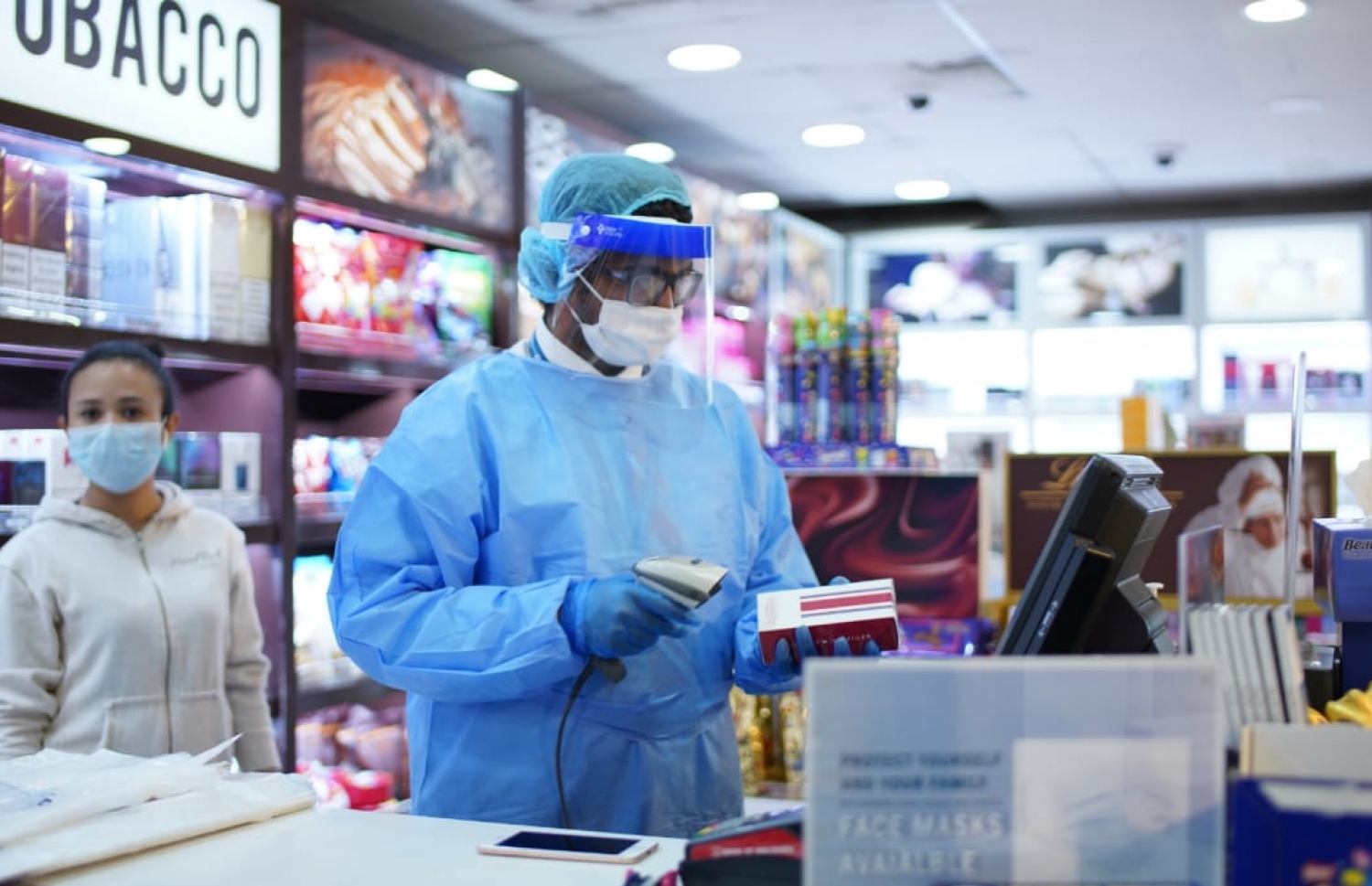 ދޮވެމި ފިހާރައިން ޚިދުމަތް ދެނީ.: އެ ފިހާރަ ހިންގަން ޖެހޭނީ ޑިއުޓީ ފިހާރަ ހިންގާ އުސޫލުން ކަމަށް މަޖިލީހުގެ އެސްއޯއީ ކޮމިޓިން ވަނީ ނިންމާފައި.