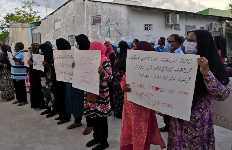 ޝިޔާމަށް އަނިޔާ ދިން މީހުންނާ ދެކޮޅަށް މުޒާހަރާކޮށްފި