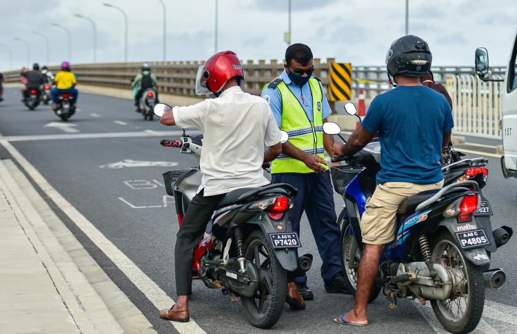 ލޮކްޑައުން އޮޅި، ޖޫރިމަނާއާ މެދު ސުވާލު އުފެދިއްޖެ
