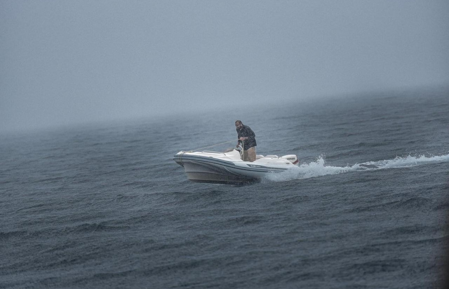 ޓޫރިޒަމް އިޝްތިހާރުގައި އަލީ ވަހީދު ލޯންޗެއް ދުއްވަނީ