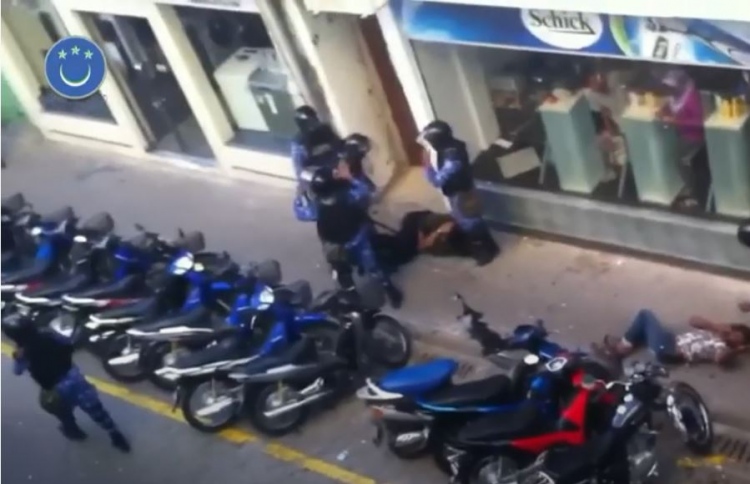 ބޮންޑޭއަށް އަނިޔާކުރި ވީޑިއޯ މަޖިލީހުގައި ދައްކައިފި