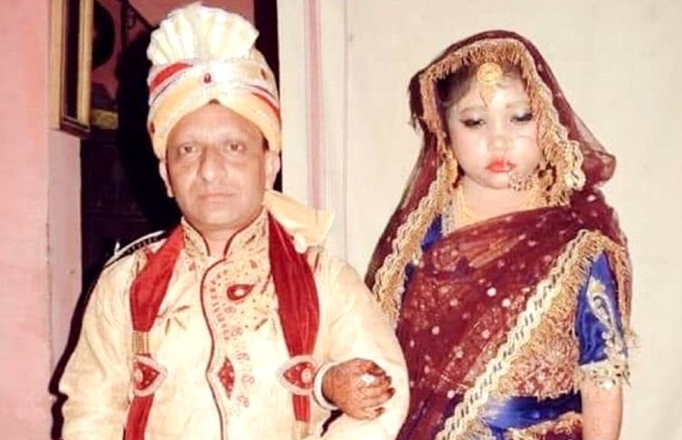 ދެމަފިރިންގެ އިސްކޮޅުގައި ވެސް ތިން ފޫޓް