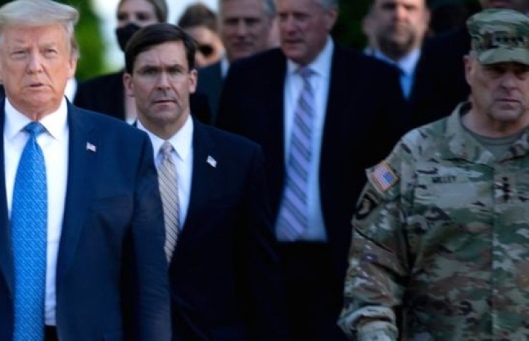 ޓްރަމްޕާއެކު ފައްޅިއަށް ދެވުނީތީ ހިތާމަކުރަން: ޖެނެރަލް