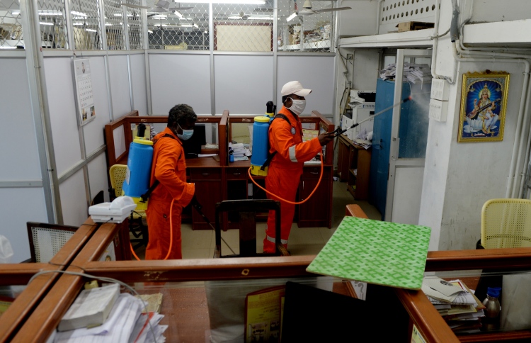 ކޭސްތައް އިތުރުވާތީ ޗެންނާއީ އަލުން ލޮކްޑައުން ކުރަނީ