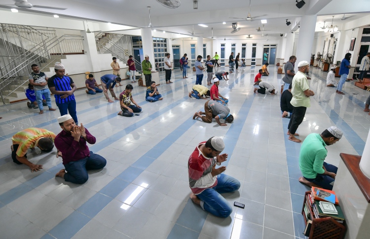 މާދަމާ ޖަމާއަތުގައި ނަމާދުކުރަން ފަށަނީ