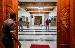 Worshippers maintain distance during prayers inside a mosque. FILE PHOTO/MIHAARU