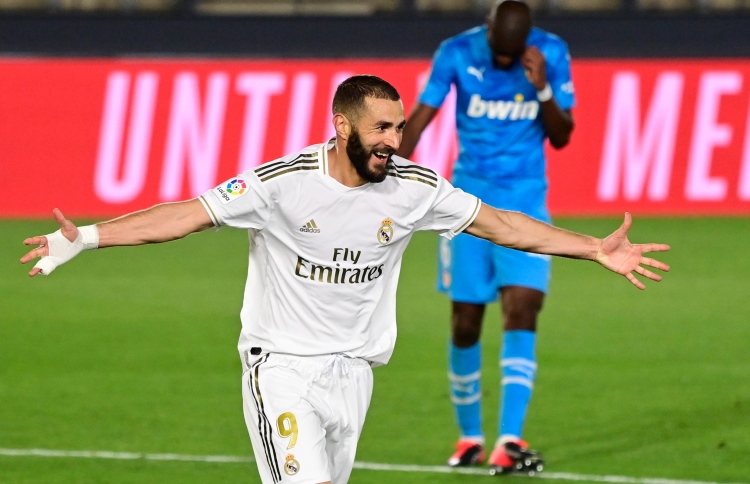 ބެންޒެމާގެ ދެ ގޯލާ އެކު ރެއާލުން ވެލެންސިއާ ބަލިކޮށްފި