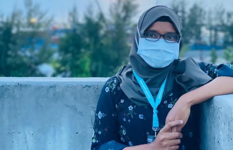 ދުންޔާގެ ހުރިހާ ވަގުތެއް ކޮވިޑްގެ ބަލި މީހުންނާ އެކު