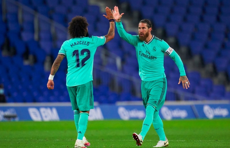 ލަނޑު ޖެހުމަށް ފަހު ރެއާލްގެ ރާމޮސް (ކ) އާއި މާސެލޯ އުފާފާޅުކުރަނީ. -- ފޮޓޯ: އޭއެފްޕީ